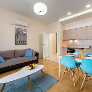 https://krolewska-apartments.krakowhotelspoland.com